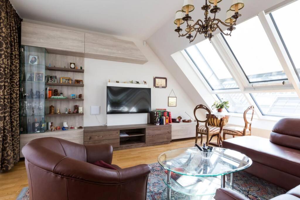 Grosses Penthouse #12 Mit Terrasse Und Aussicht Apartman Bécs Kültér fotó
