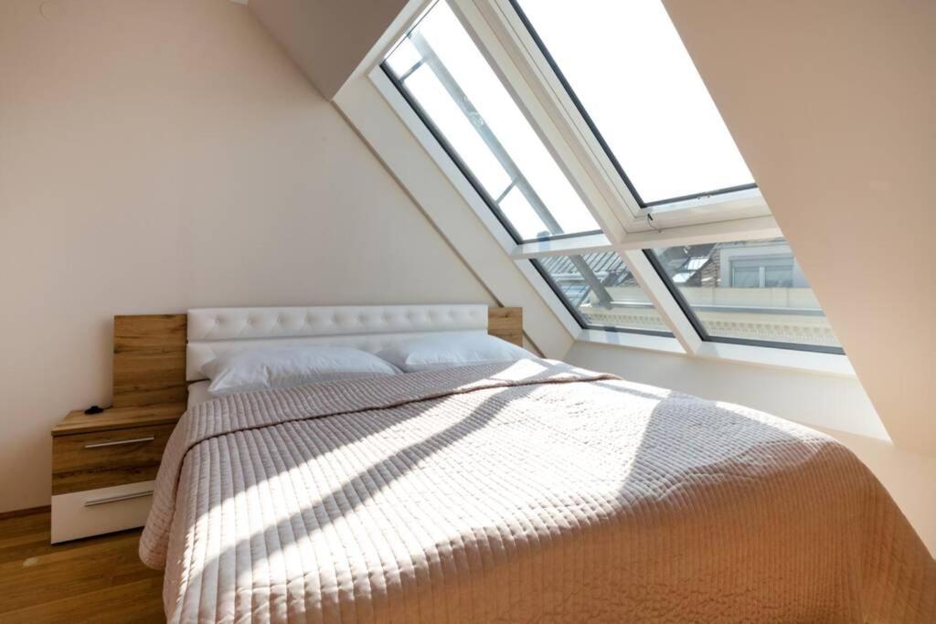 Grosses Penthouse #12 Mit Terrasse Und Aussicht Apartman Bécs Kültér fotó