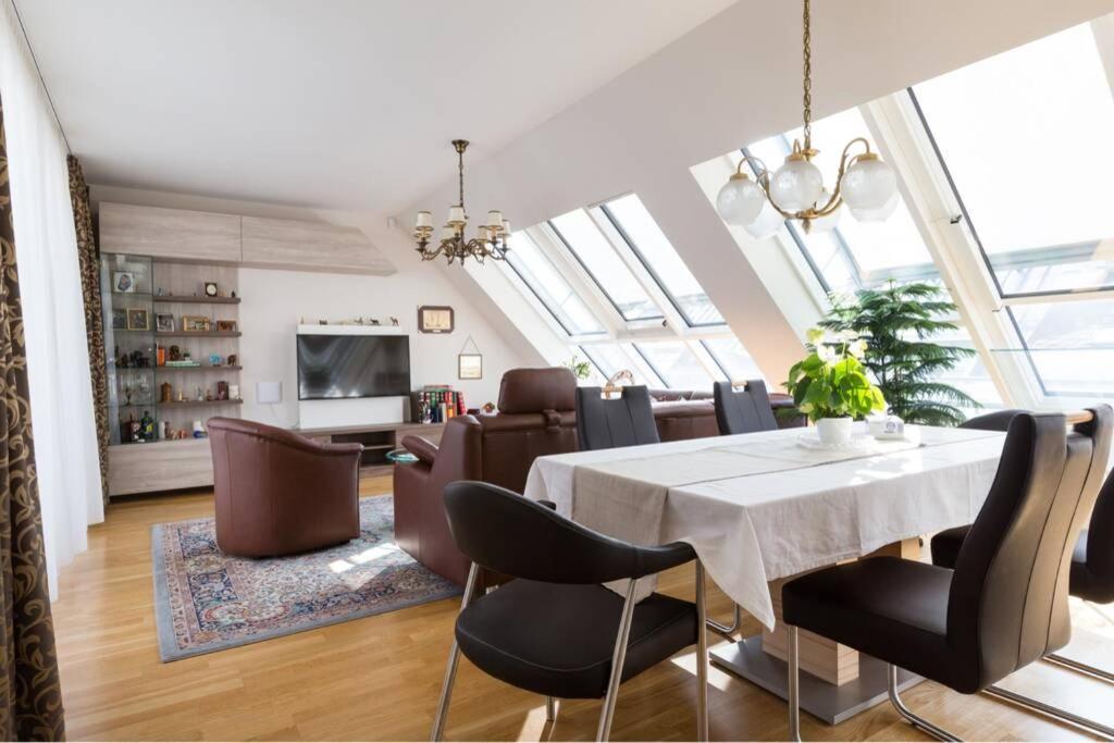 Grosses Penthouse #12 Mit Terrasse Und Aussicht Apartman Bécs Kültér fotó