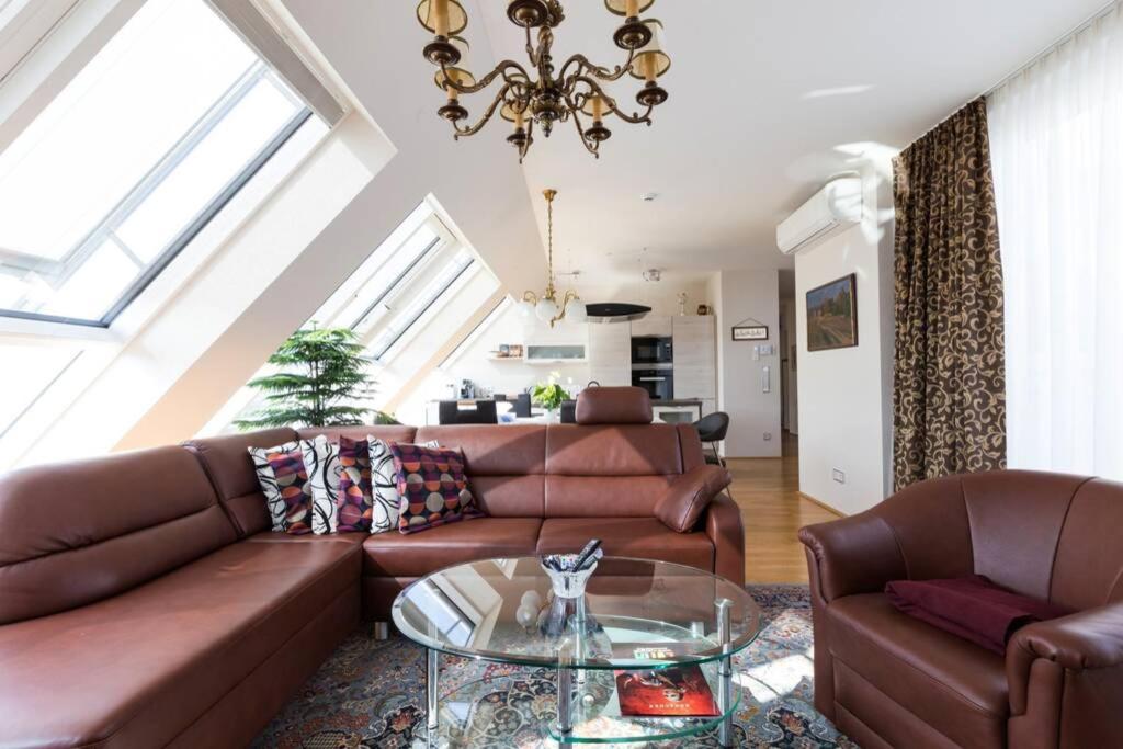 Grosses Penthouse #12 Mit Terrasse Und Aussicht Apartman Bécs Kültér fotó