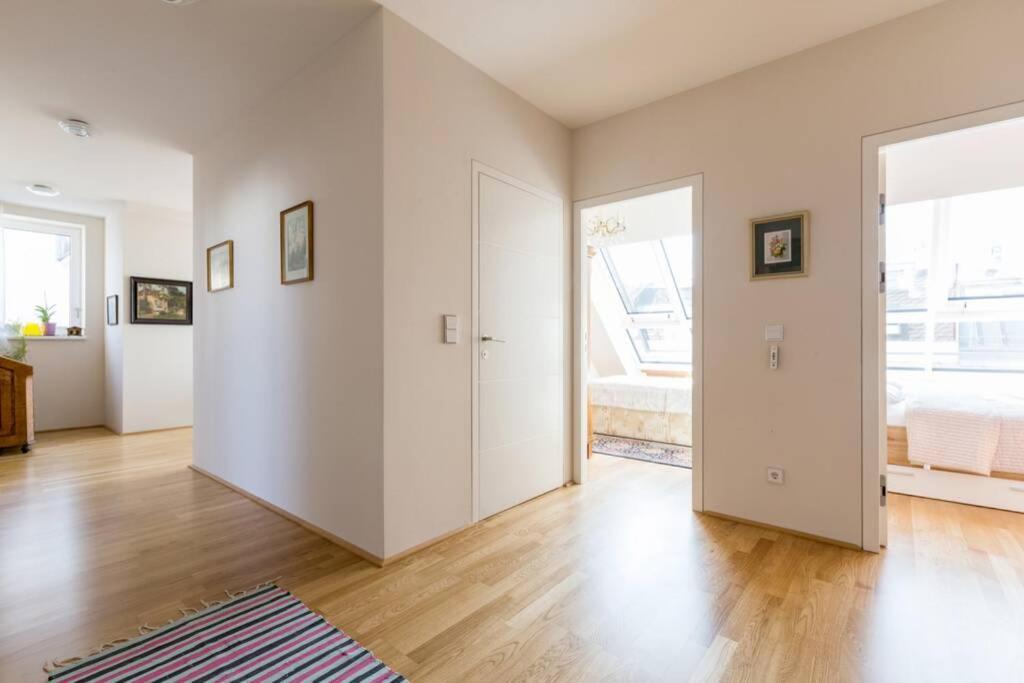Grosses Penthouse #12 Mit Terrasse Und Aussicht Apartman Bécs Kültér fotó